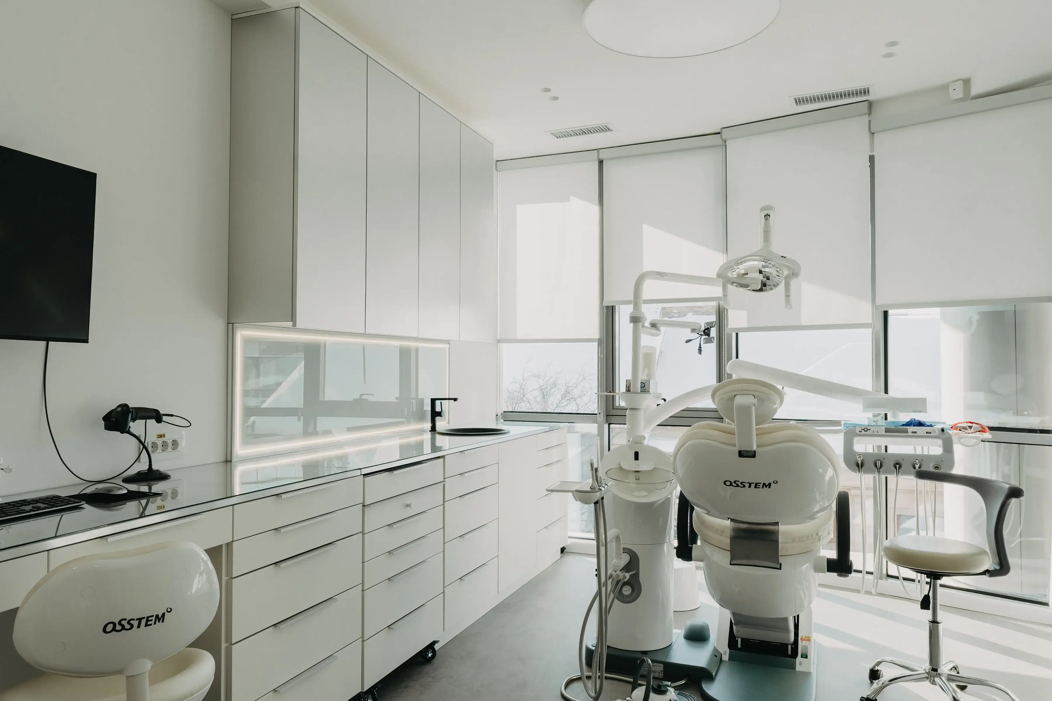 Cabinet dentar modern Osstem cu iluminare LED